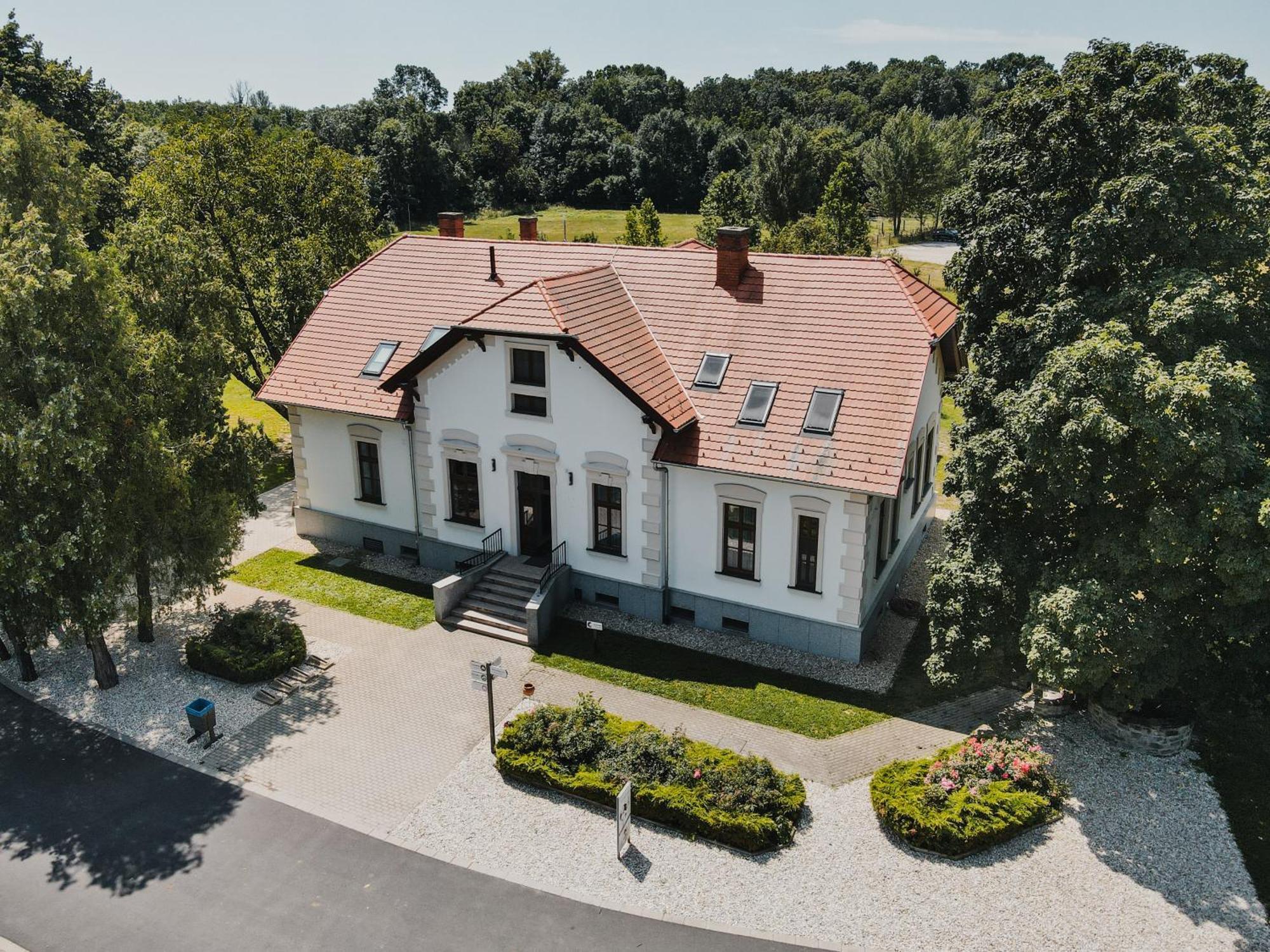 Vadkert Major Hotel Sarvar Exterior photo